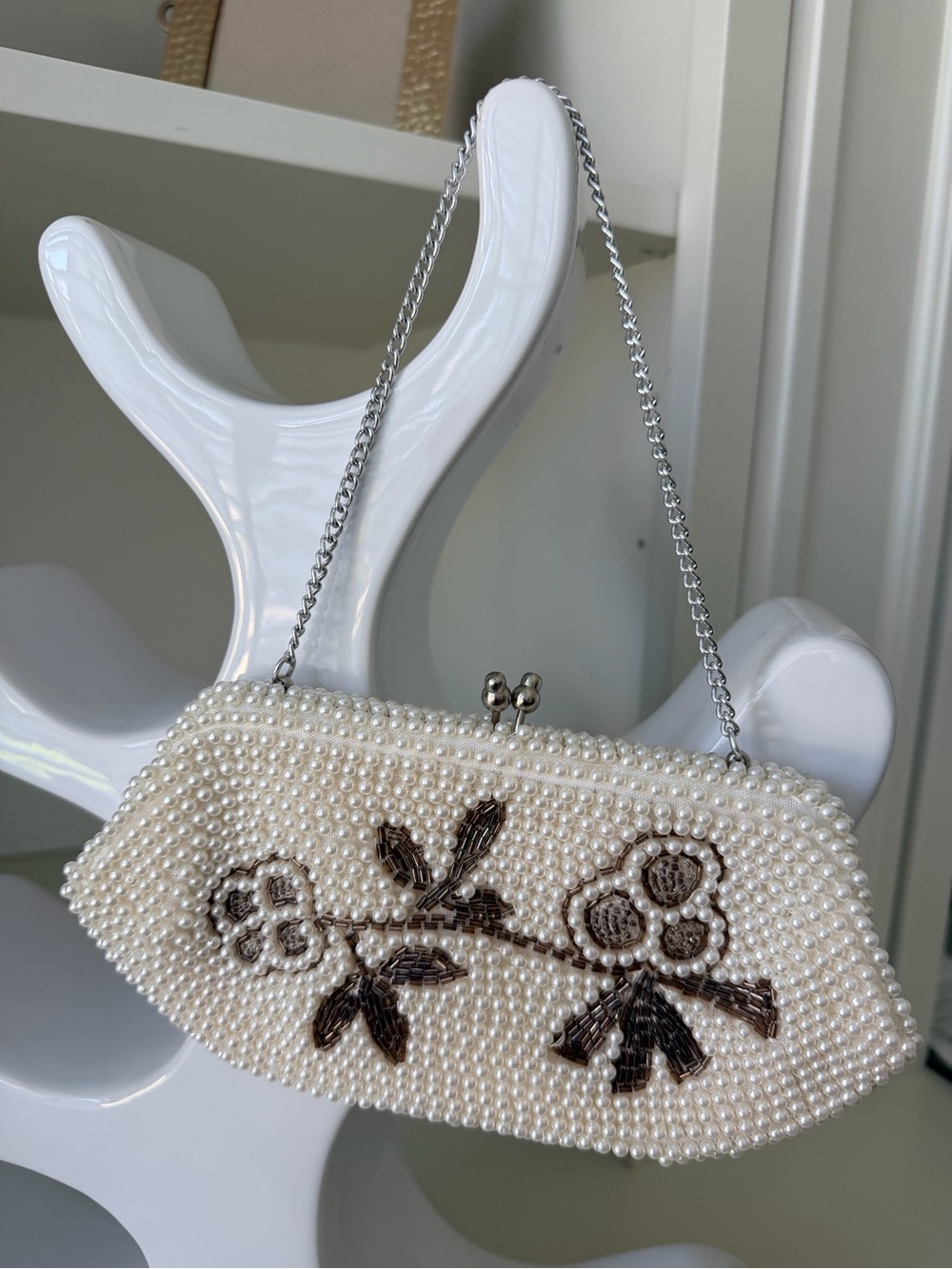 Vintage 50’S White Pearl Beaded Mini Evening Kiss lock Frame Chain Strap Purse